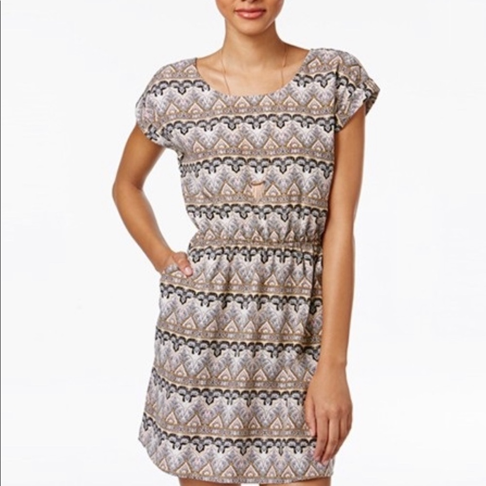 2/$22❤️ ~ Pale Pink Print Cutout Back Dress
